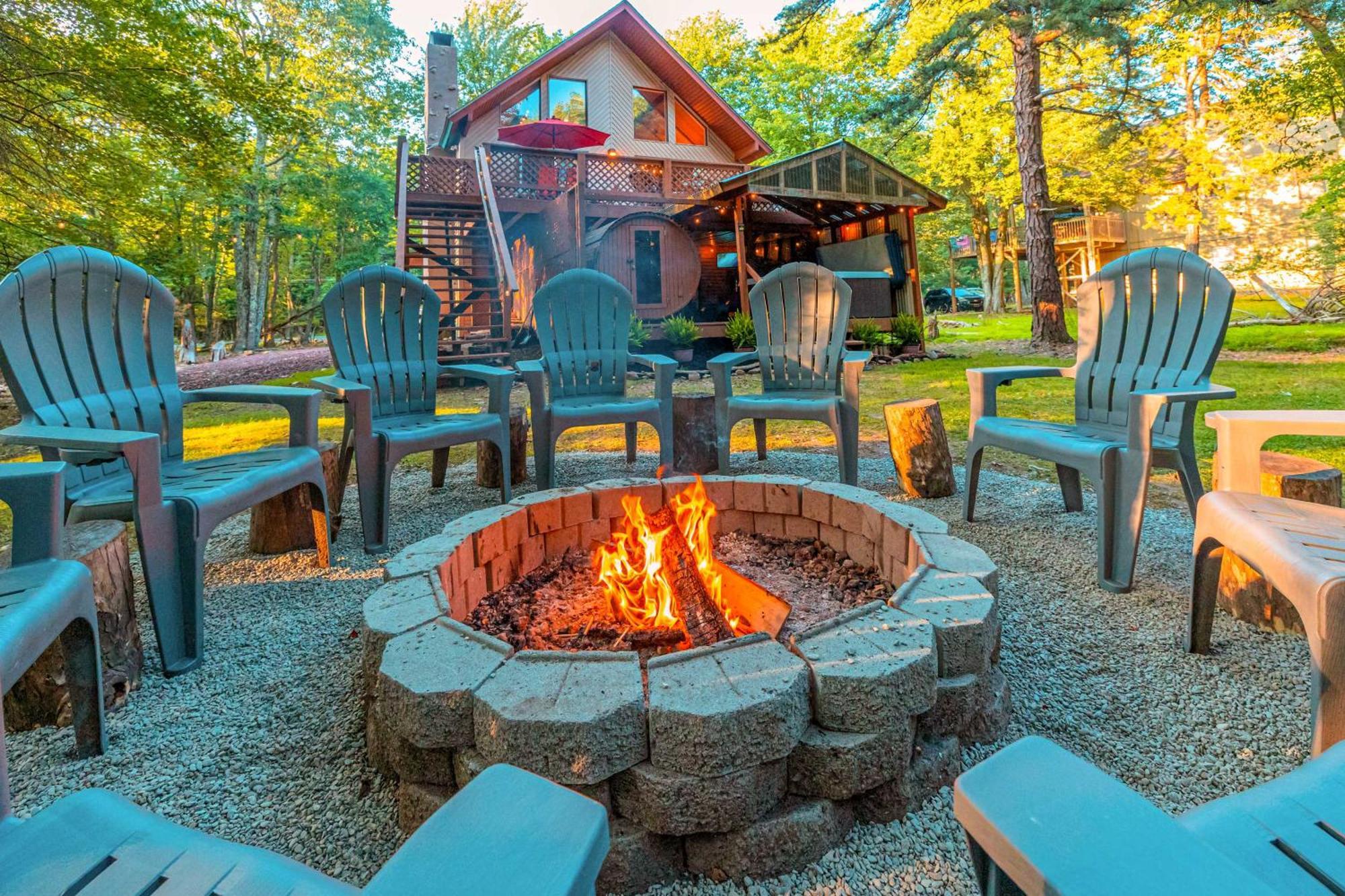Poconos Ski Retreat With Sauna, Hot Tub, And Game Room Lake Harmony Eksteriør bilde