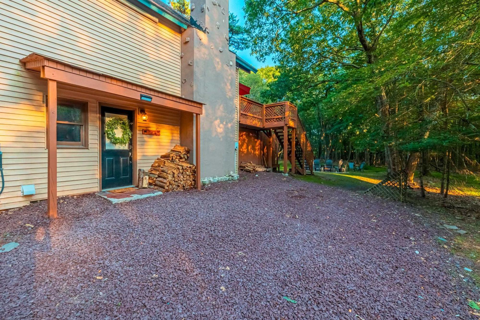 Poconos Ski Retreat With Sauna, Hot Tub, And Game Room Lake Harmony Eksteriør bilde